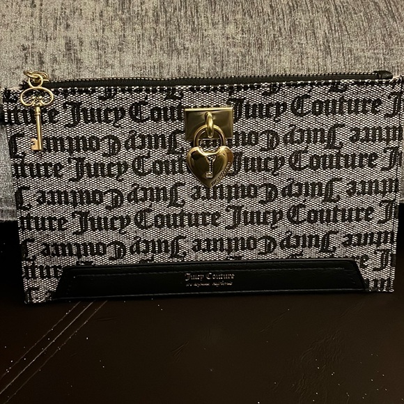 Juicy Couture Handbags - NWOT JUICY COUTURE wristlet